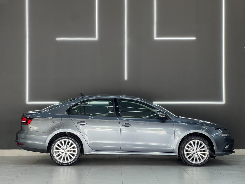 Volkswagen Jetta Cinza