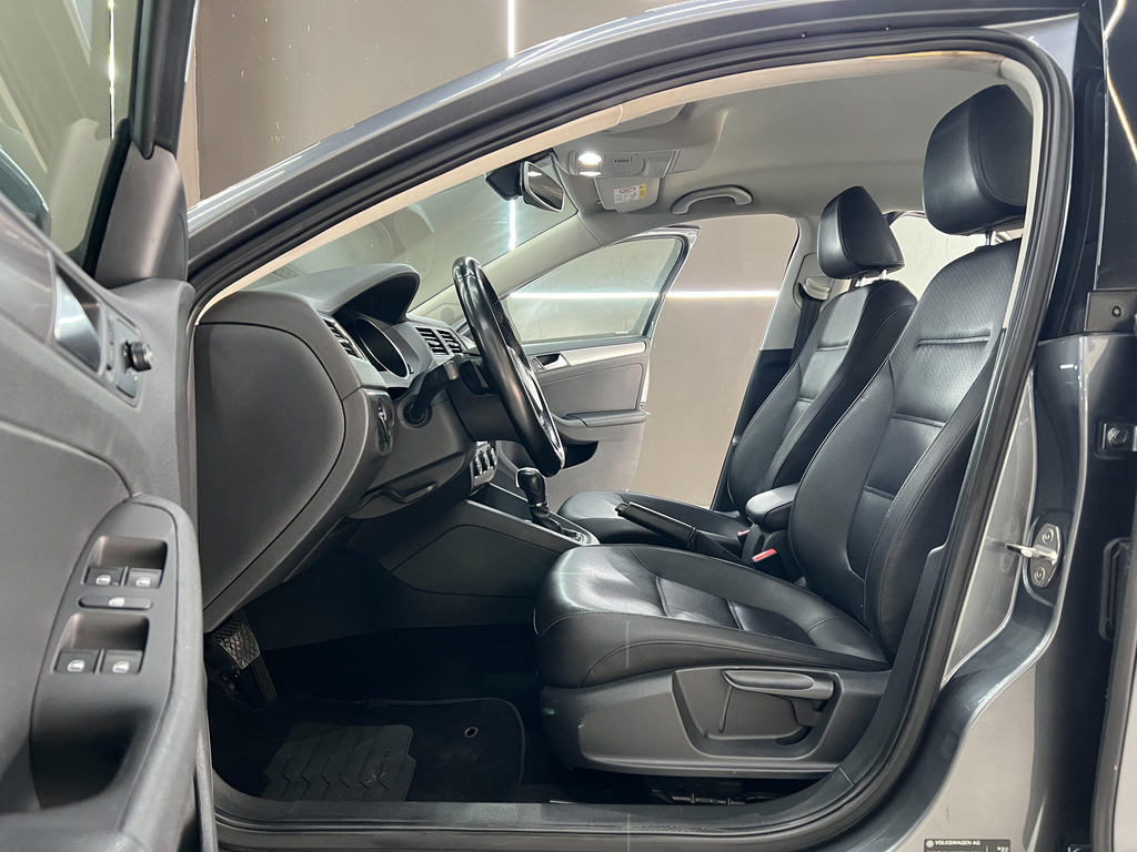 Volkswagen Jetta Cinza