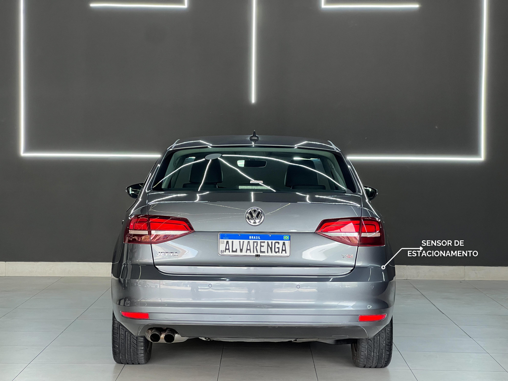 Volkswagen Jetta Cinza