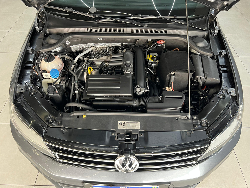 Volkswagen Jetta Cinza
