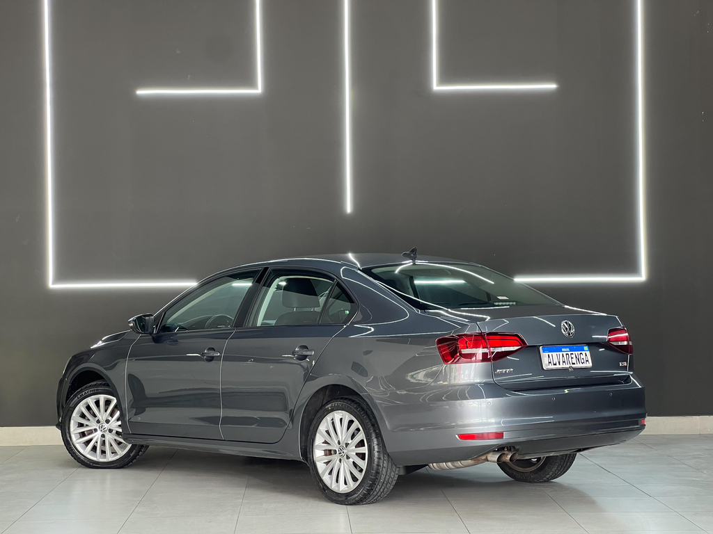 Volkswagen Jetta Cinza