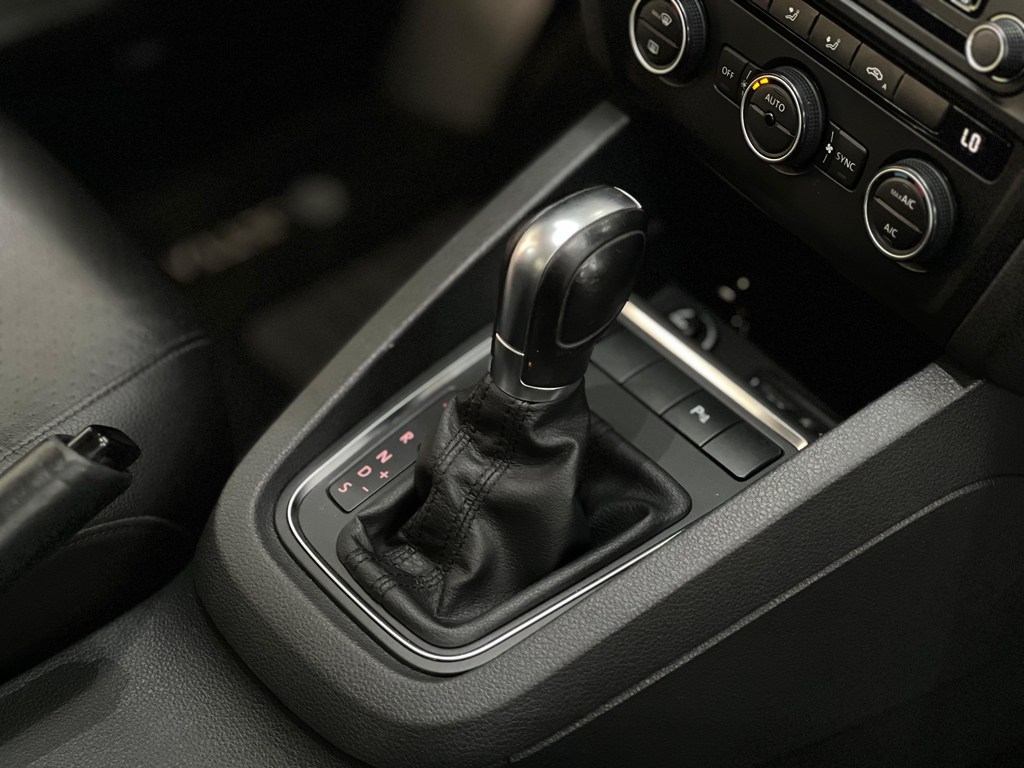 Volkswagen Jetta Cinza