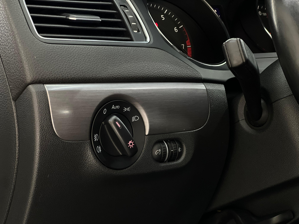 Volkswagen Jetta Cinza