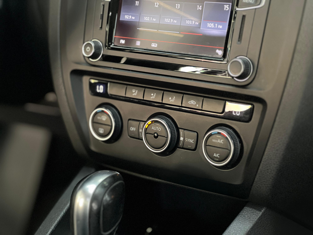 Volkswagen Jetta Cinza