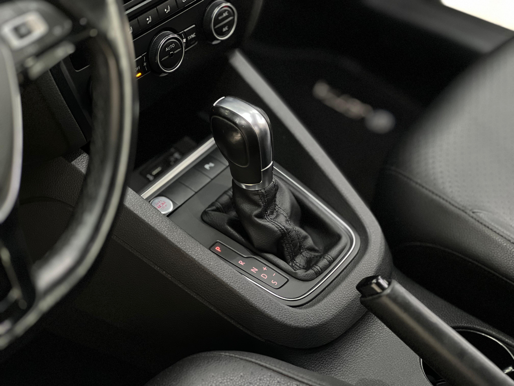 Volkswagen Jetta Cinza
