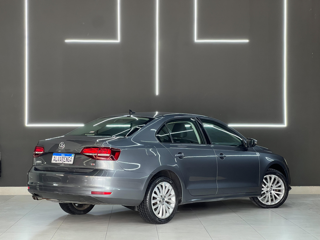 Volkswagen Jetta Cinza