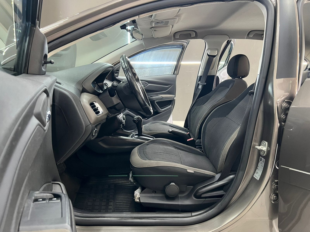 Chevrolet Prisma Cinza