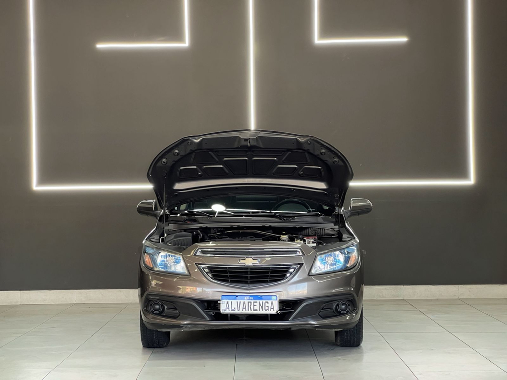 Chevrolet Prisma Cinza