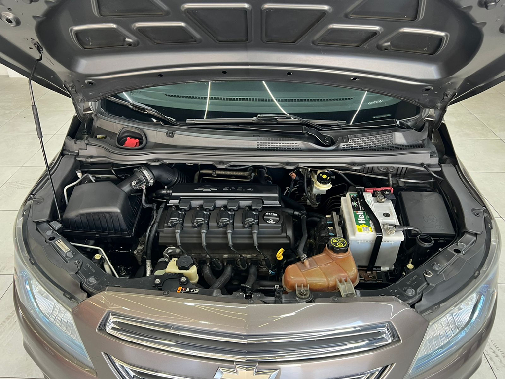 Chevrolet Prisma Cinza