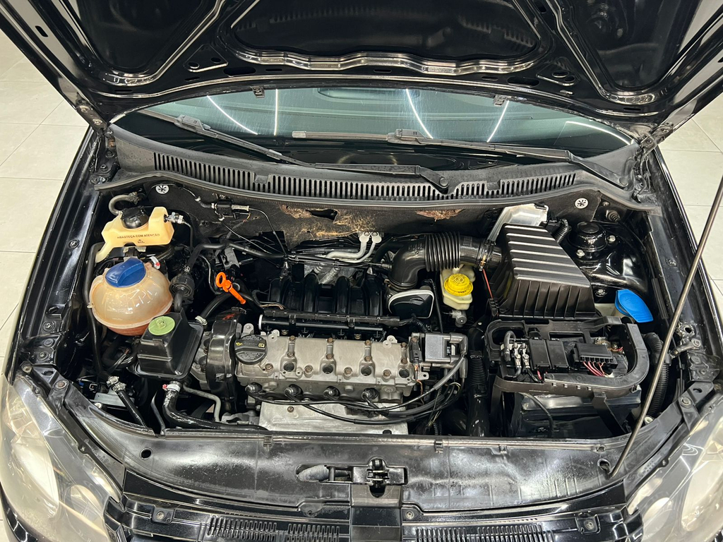 Volkswagen Polo Sedan Preto