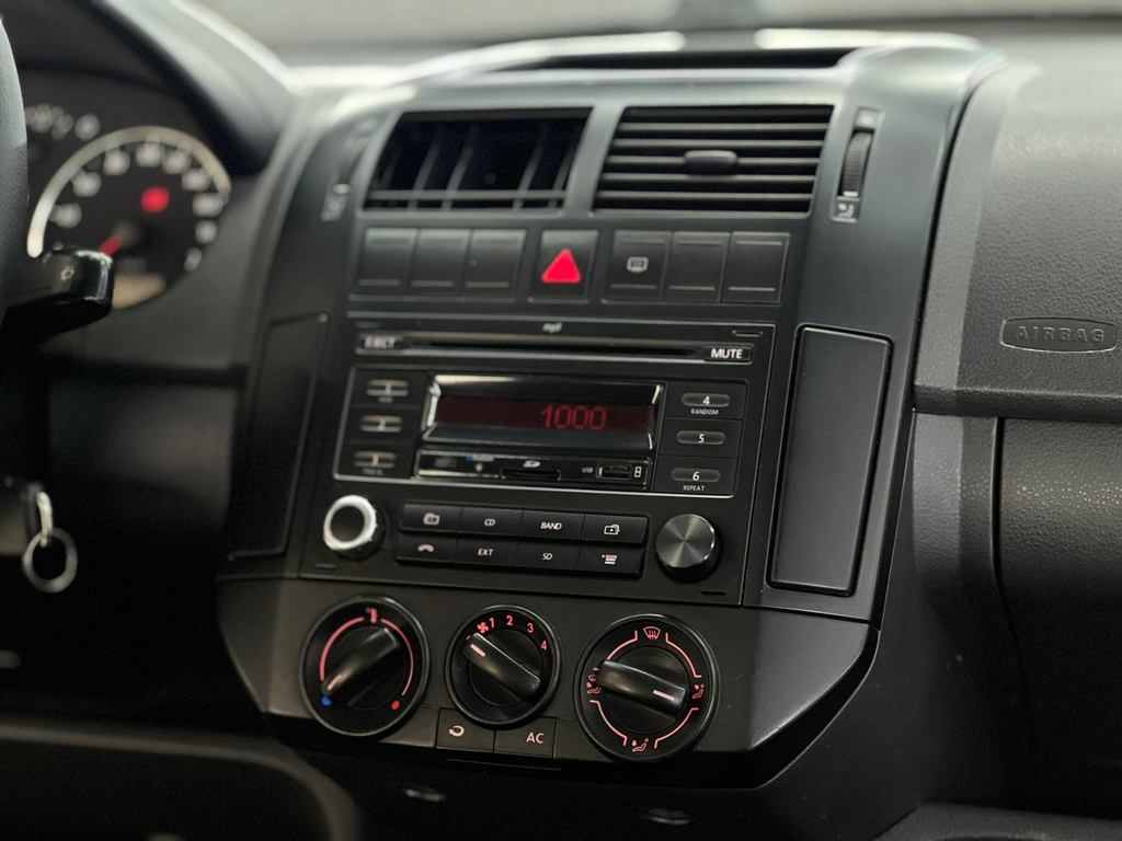 Volkswagen Polo Sedan Preto