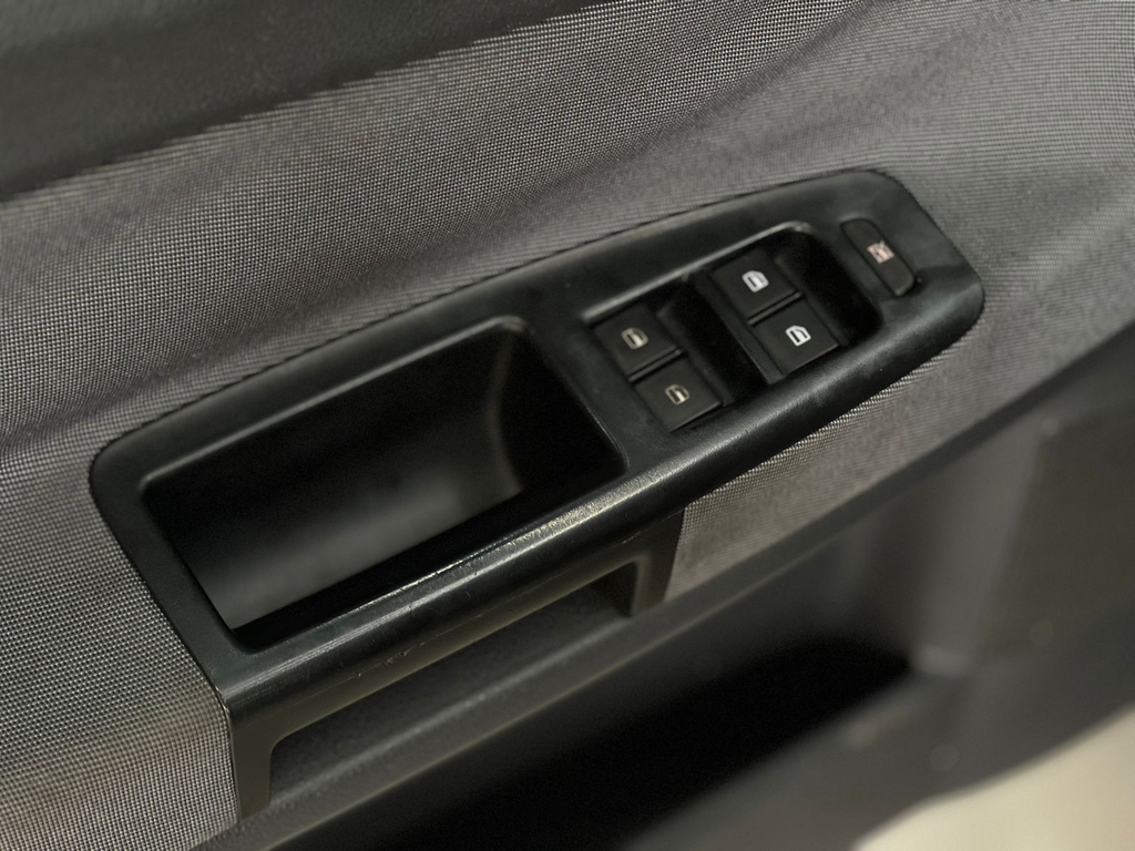 Volkswagen Polo Sedan Preto