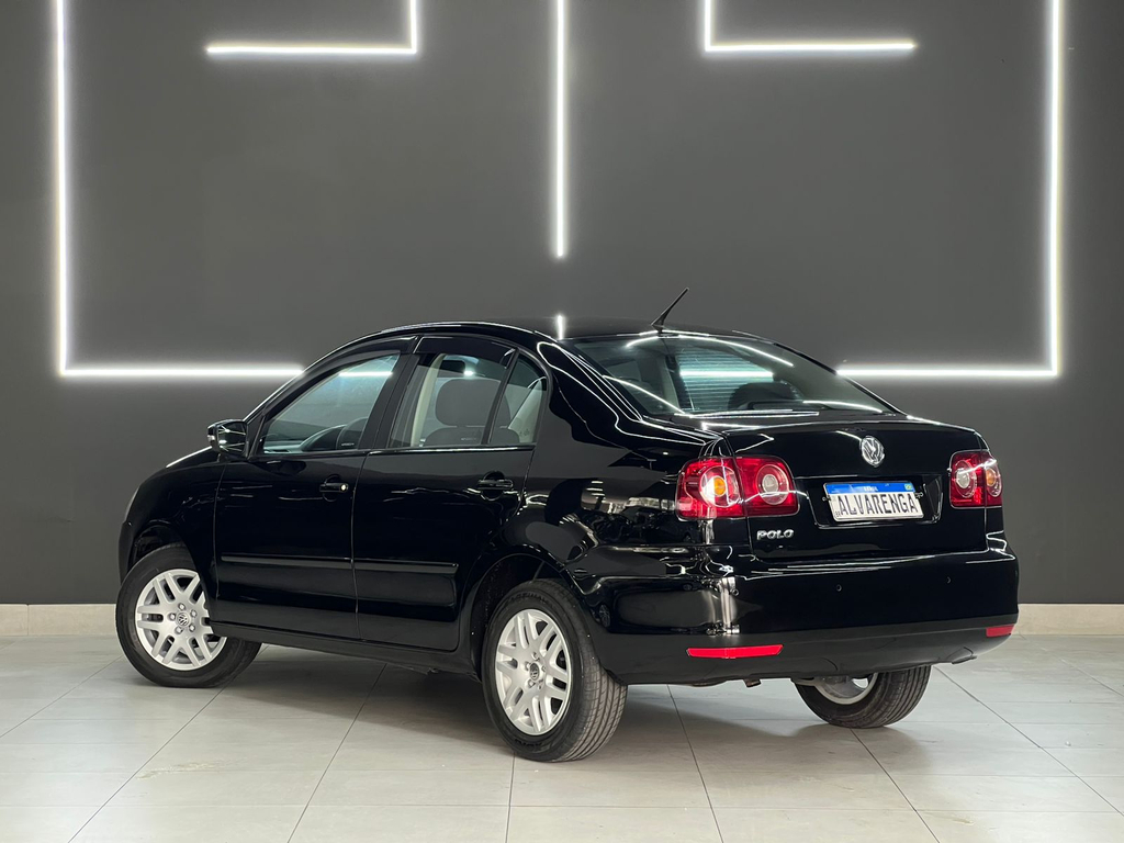 Volkswagen Polo Sedan Preto