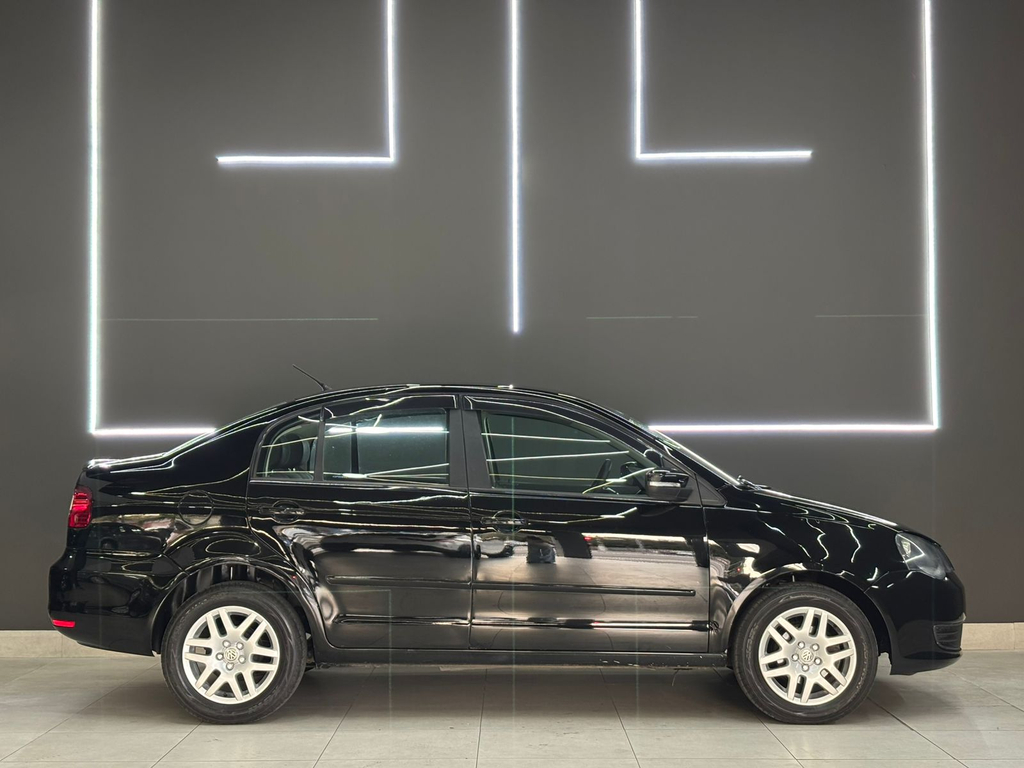 Volkswagen Polo Sedan Preto