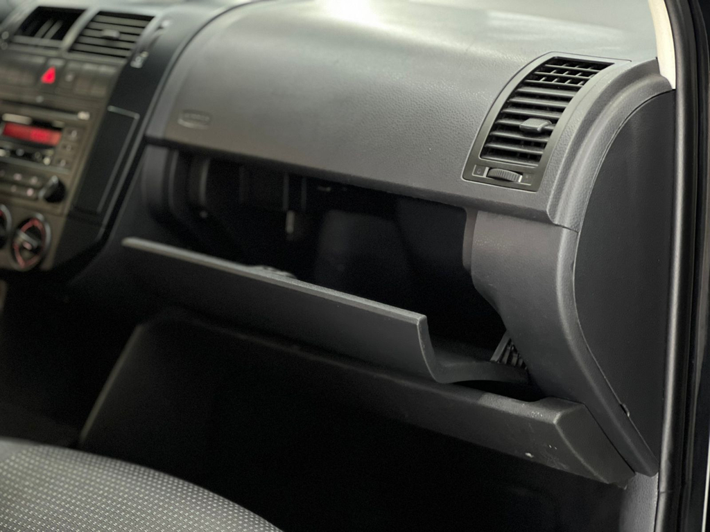 Volkswagen Polo Sedan Preto
