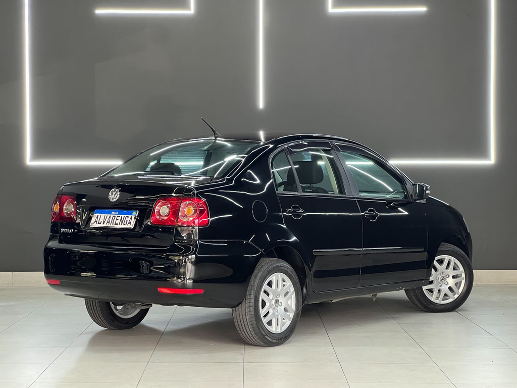Volkswagen Polo Sedan Preto