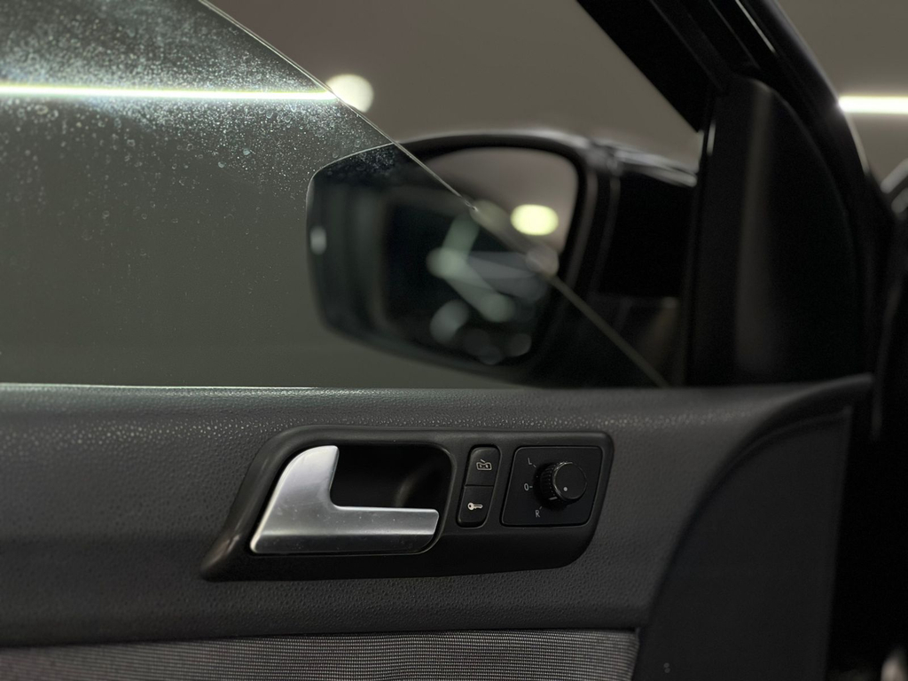 Volkswagen Polo Sedan Preto