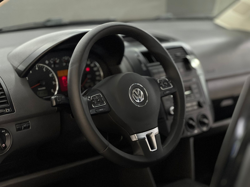 Volkswagen Polo Sedan Preto