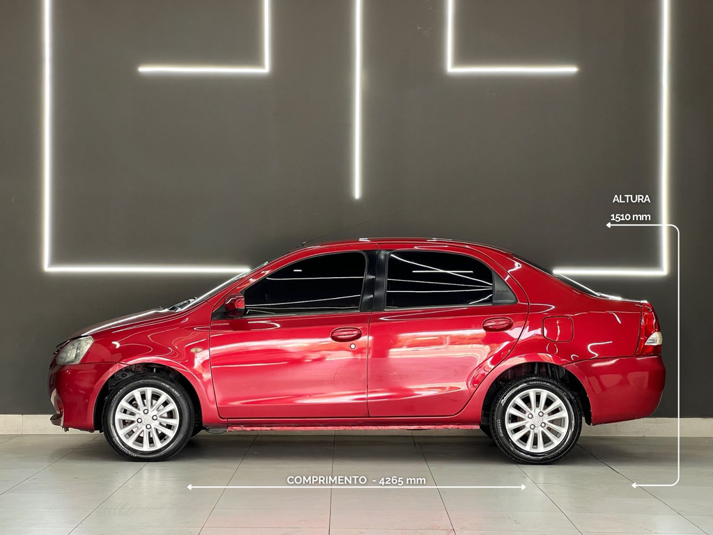 Toyota Etios Sedan Vermelho