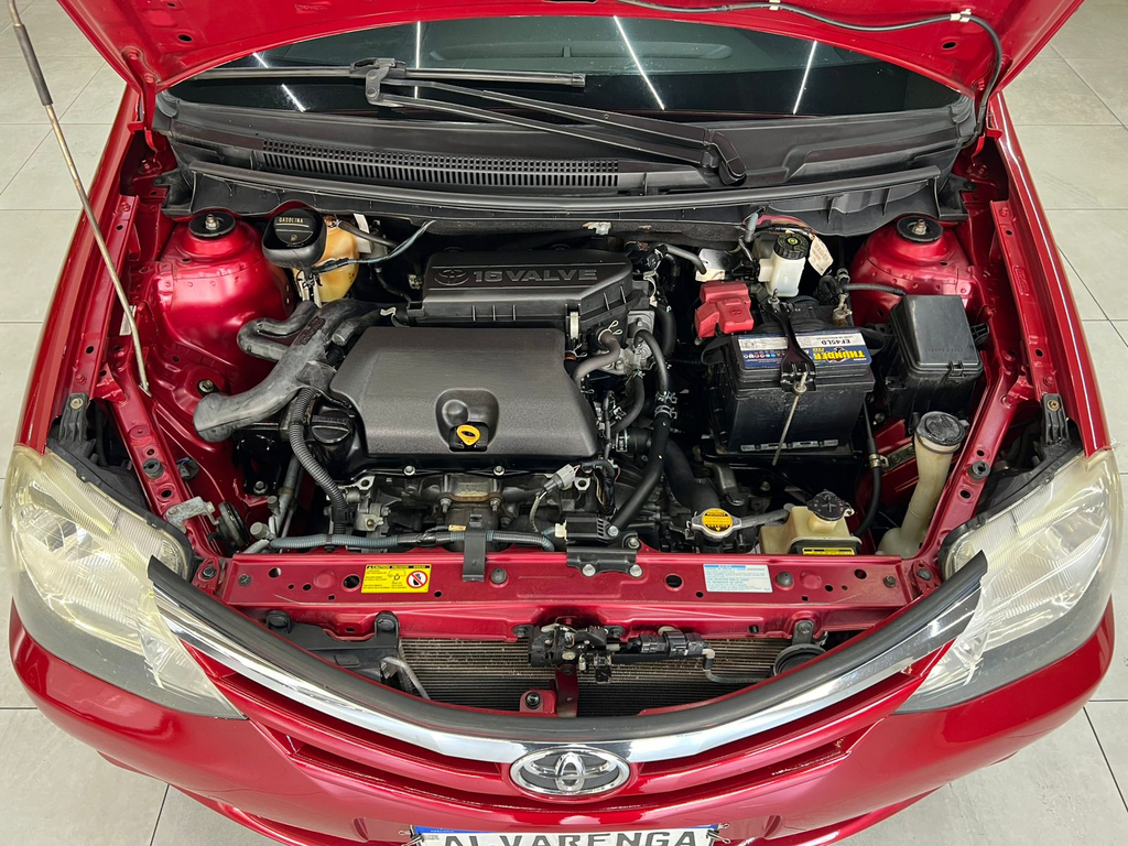 Toyota Etios Sedan Vermelho
