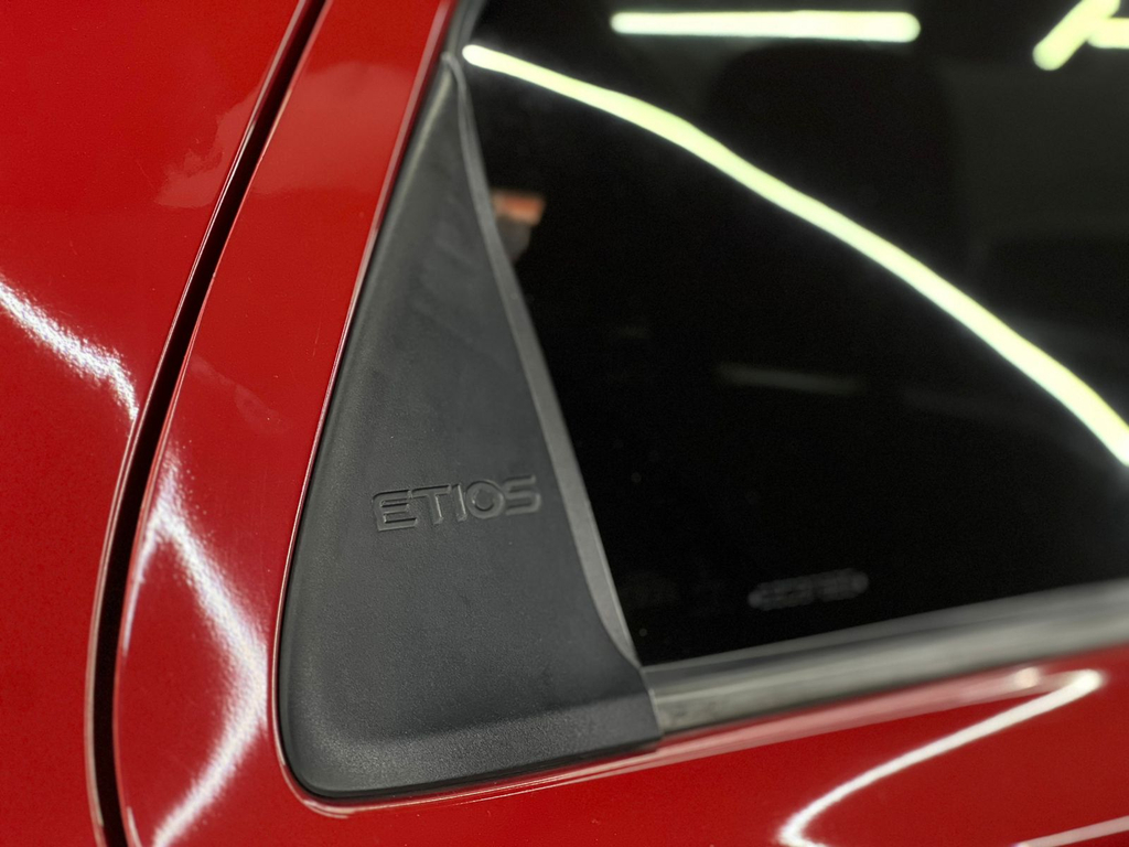 Toyota Etios Sedan Vermelho