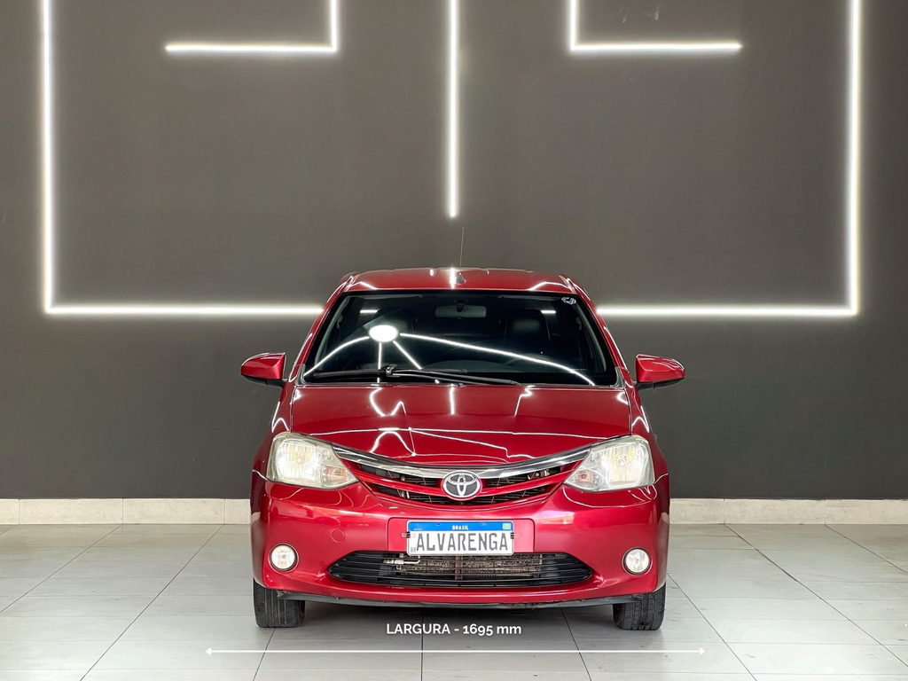 Toyota Etios Sedan Vermelho