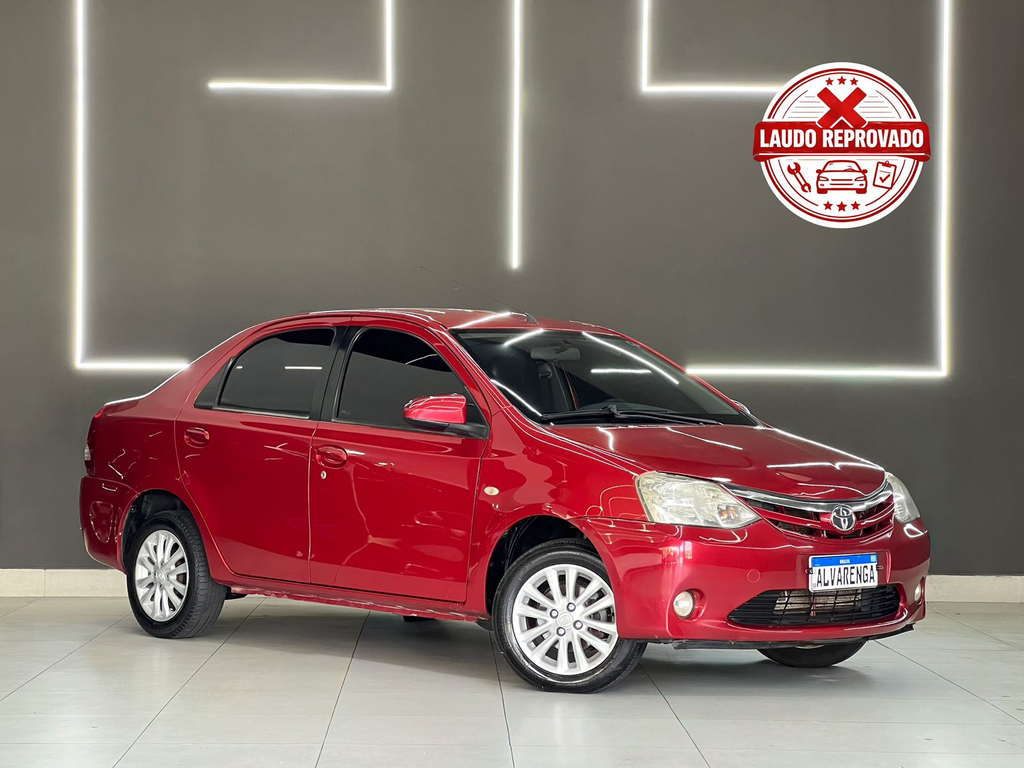 Toyota Etios Sedan Vermelho