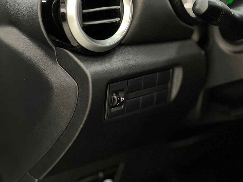 Nissan Versa Cinza