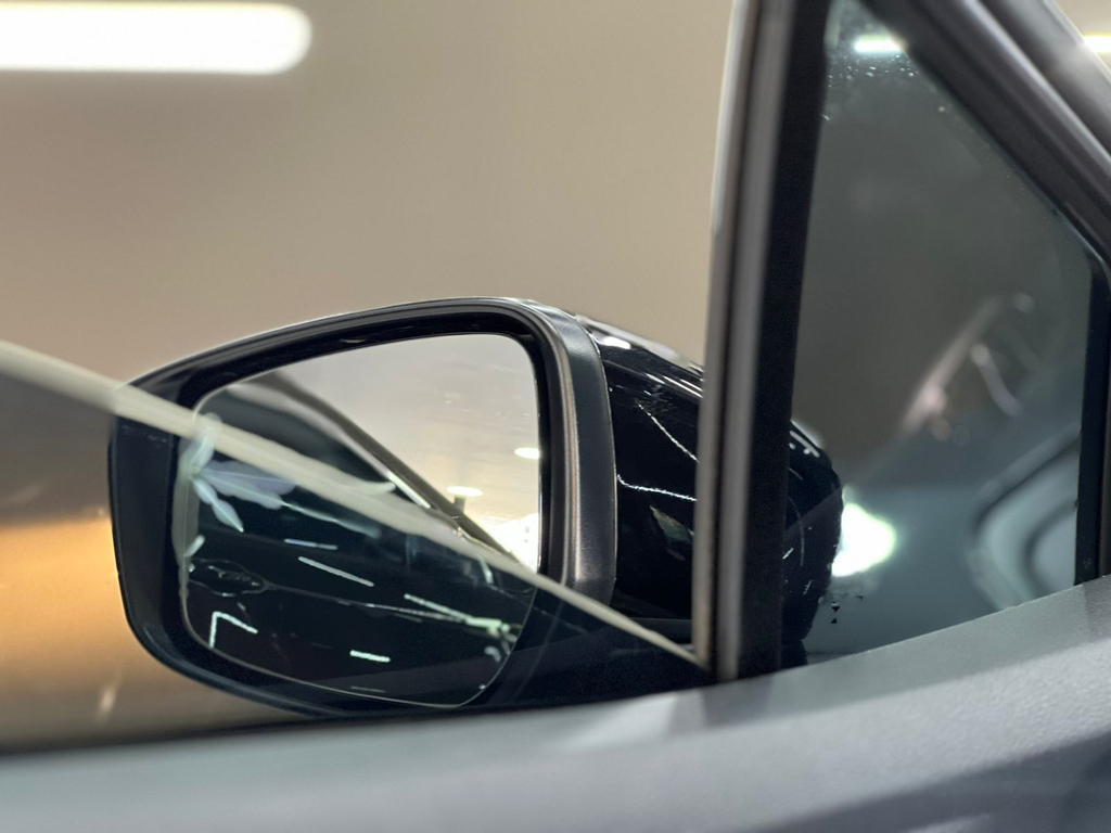 Nissan Versa Cinza