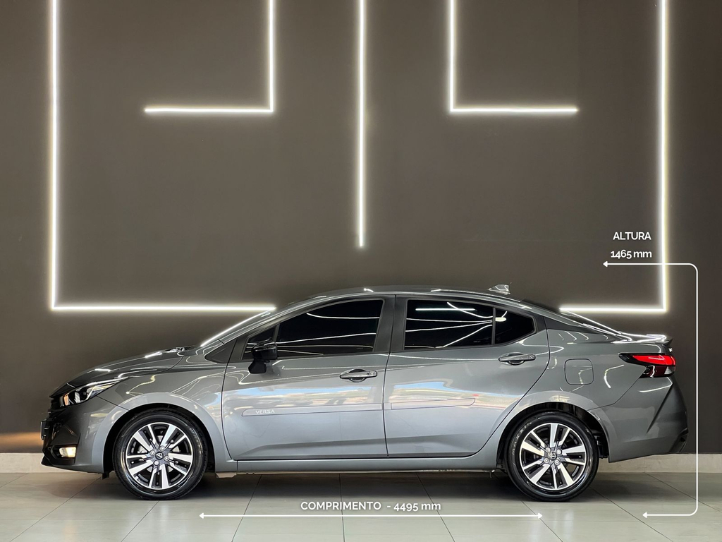 Nissan Versa Cinza
