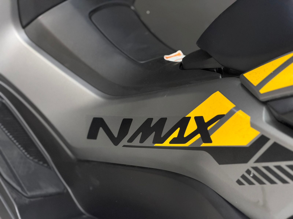 Yamaha NMAX Cinza