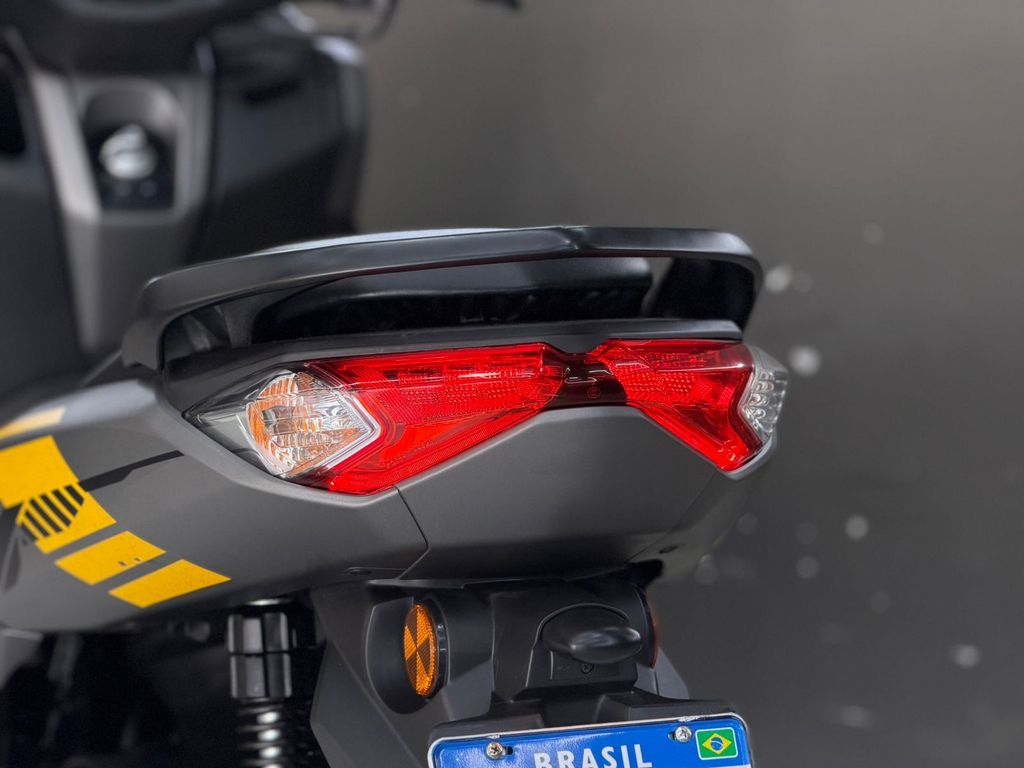 Yamaha NMAX Cinza