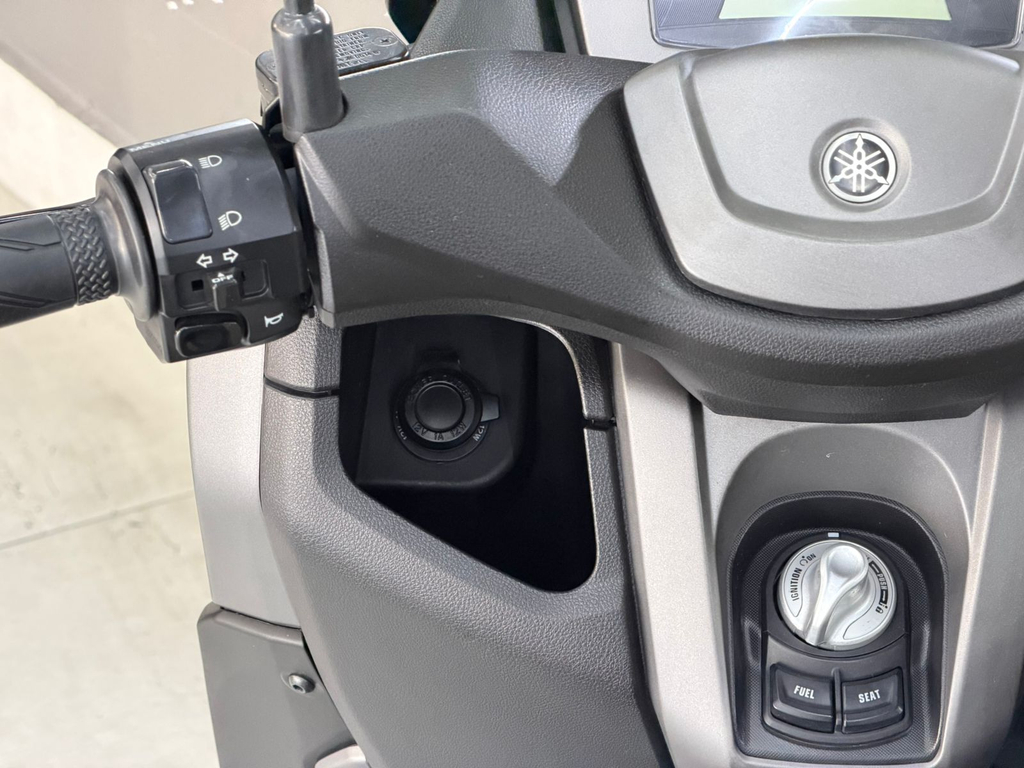 Yamaha NMAX Cinza