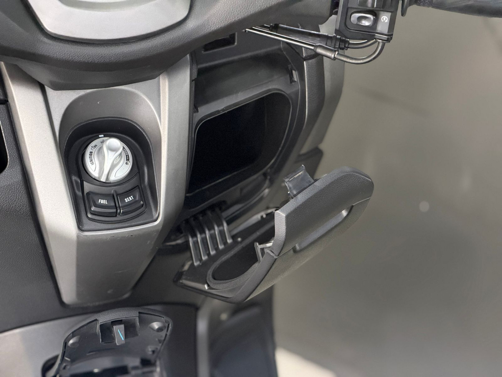 Yamaha NMAX Cinza
