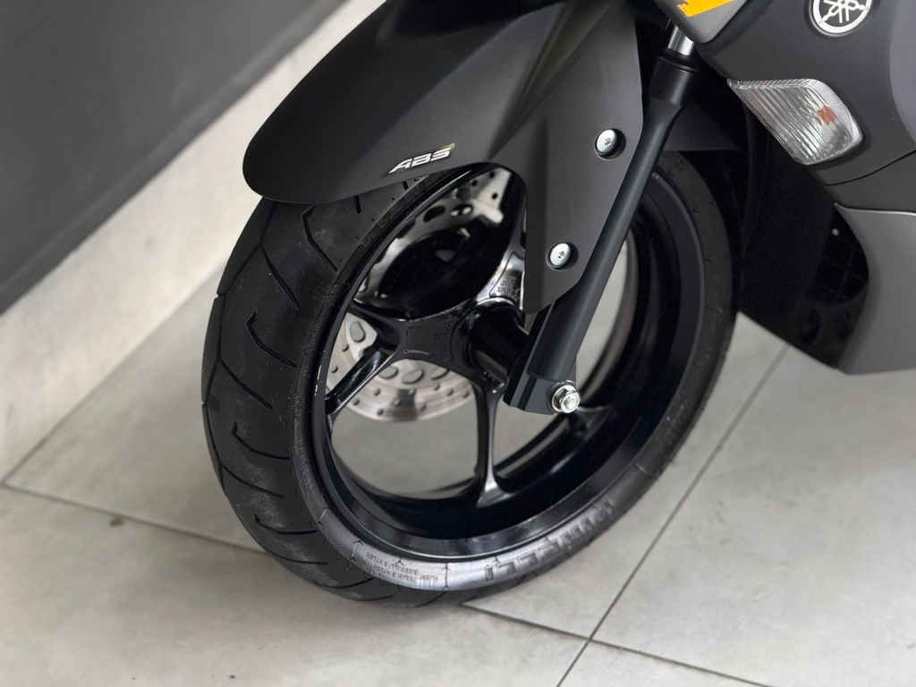 Yamaha NMAX Cinza