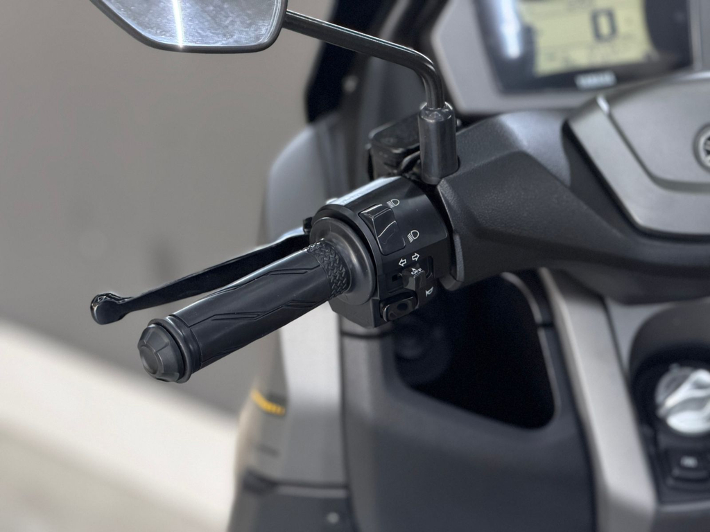 Yamaha NMAX Cinza