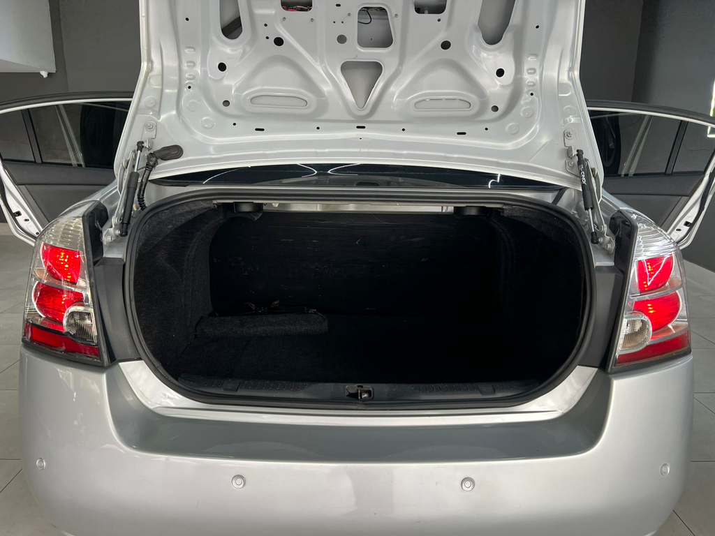 Nissan Sentra Prata