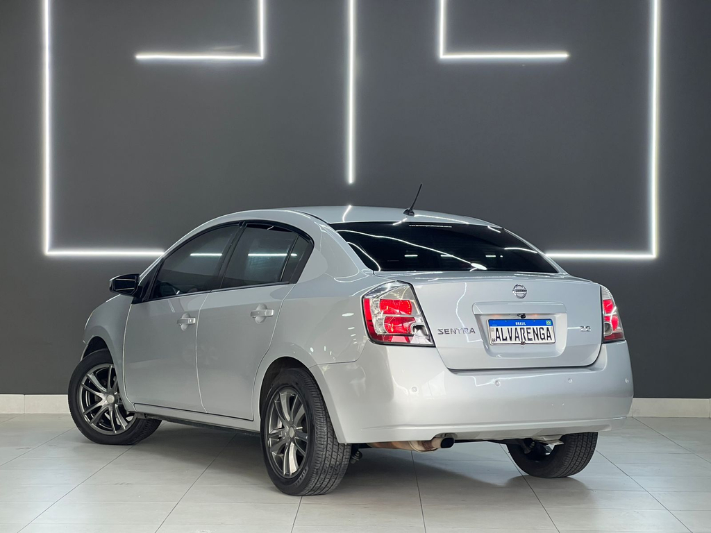 Nissan Sentra Prata