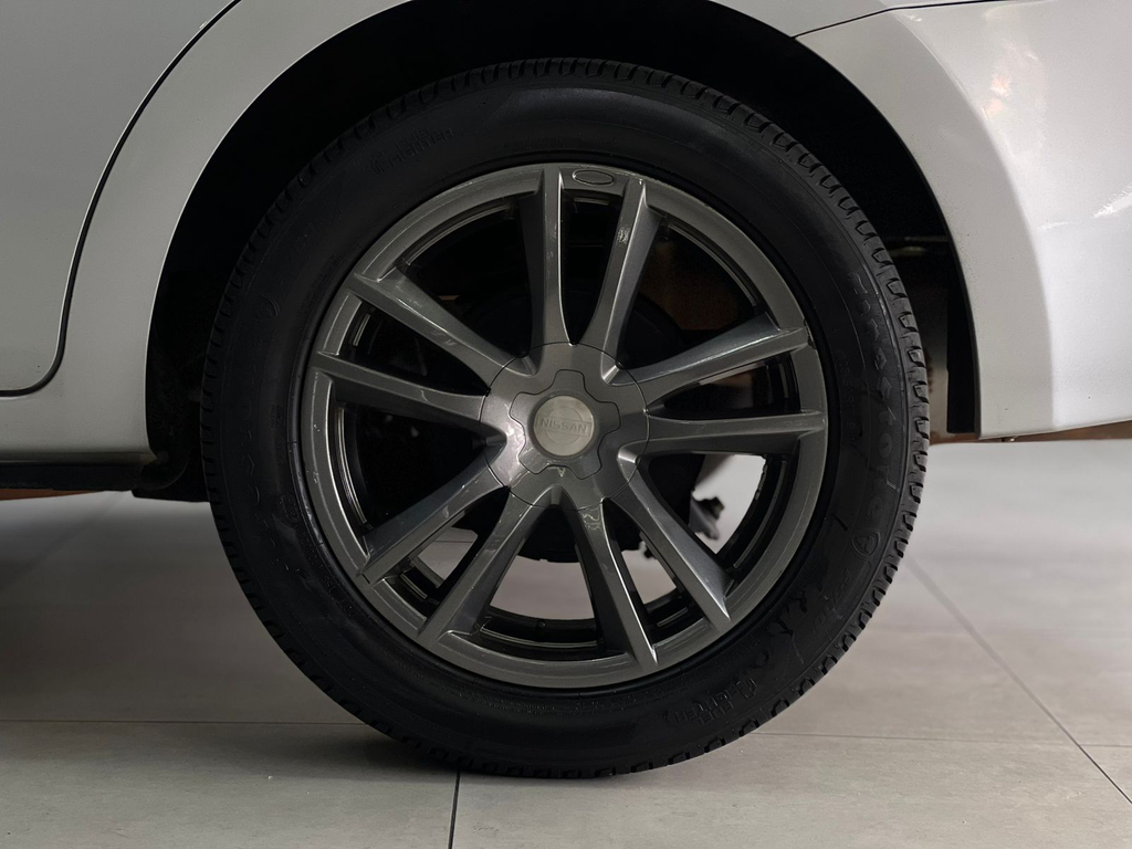 Nissan Sentra Prata