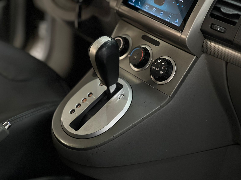 Nissan Sentra Prata