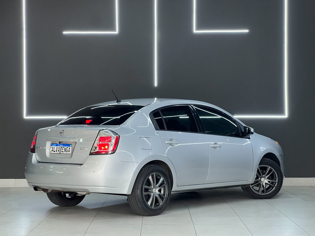 Nissan Sentra Prata