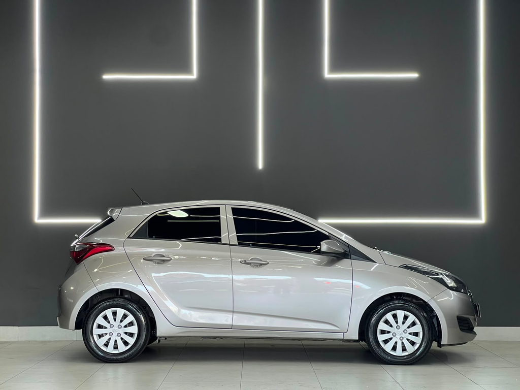 Hyundai HB20 Prata
