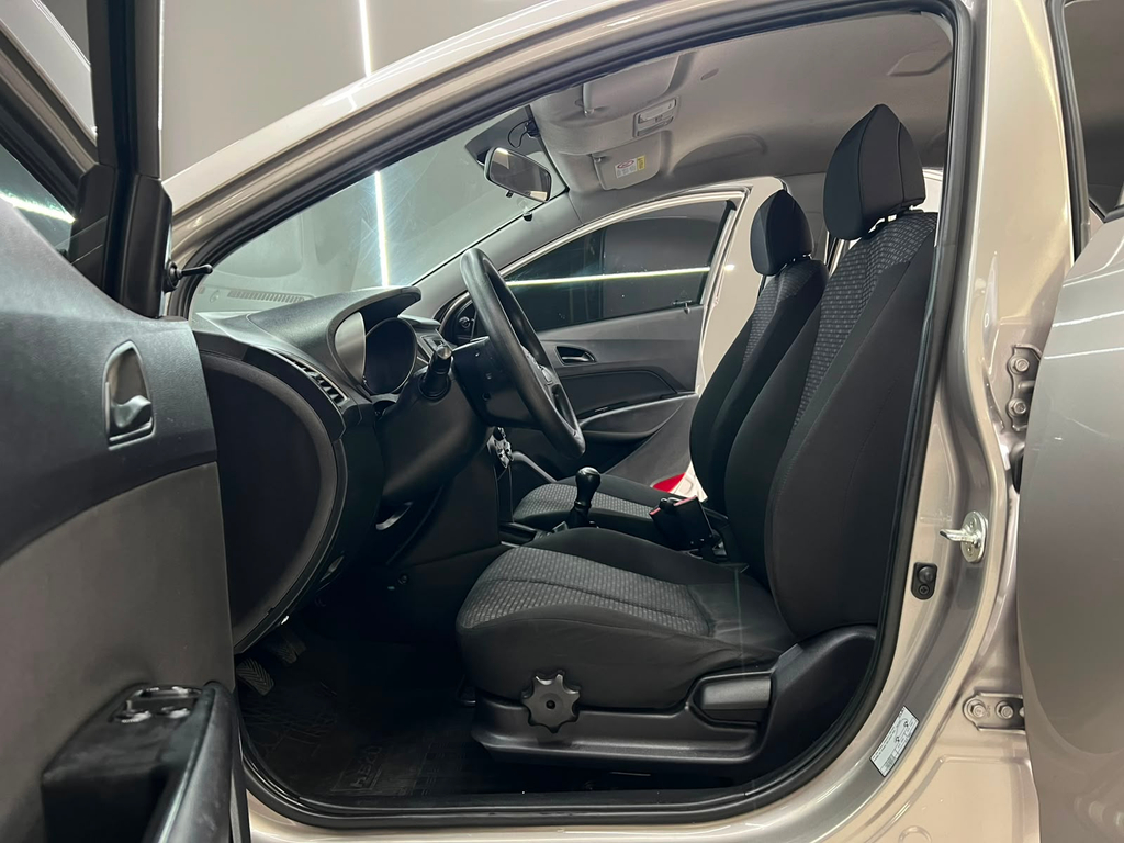Hyundai HB20 Prata