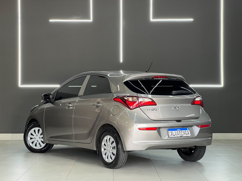 Hyundai HB20 Prata