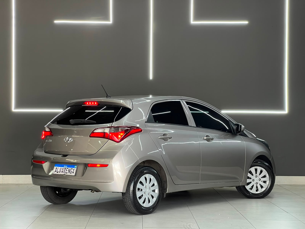 Hyundai HB20 Prata