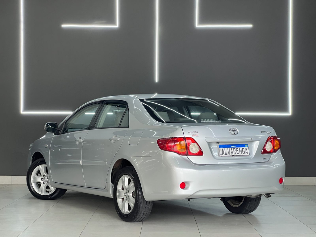 Toyota Corolla Prata