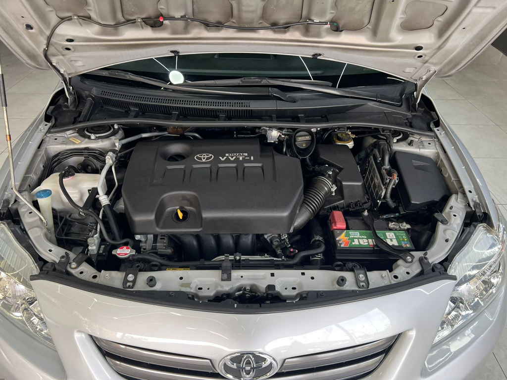 Toyota Corolla Prata