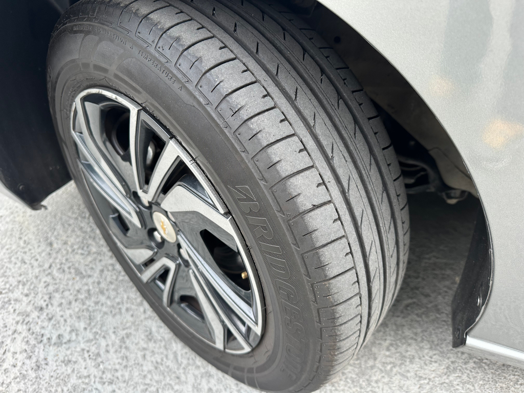 Chevrolet Onix Prata