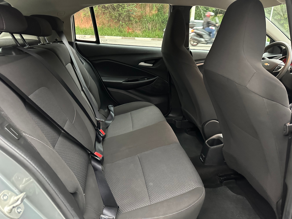 Chevrolet Onix Prata