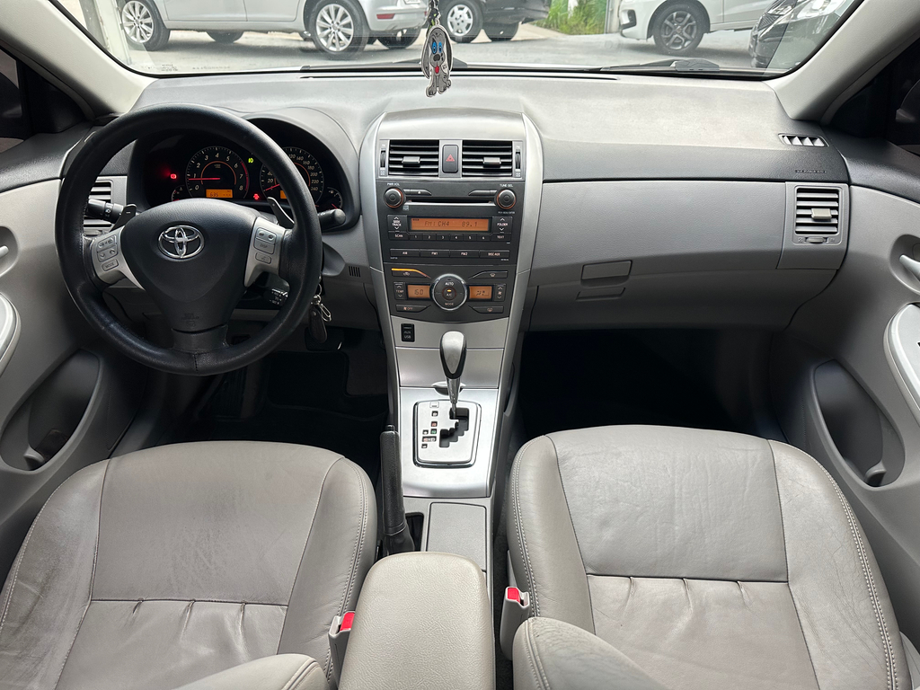 Toyota Corolla Prata